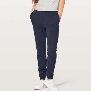 LULULEMON Free To Roam Jogger in Midnight Navy Size 2